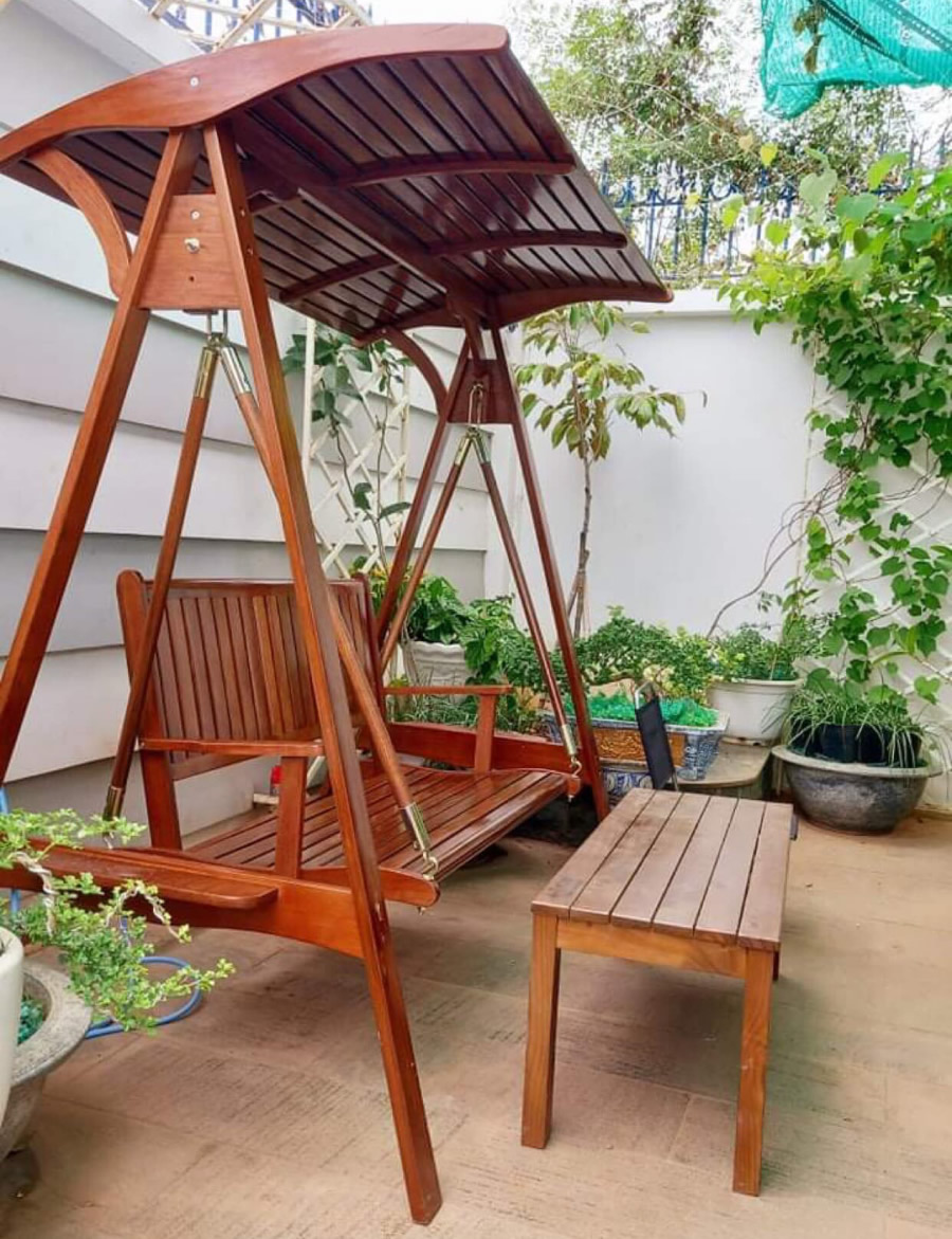 Ghế xích đu gỗ đẹp sân vườn ngoài trời